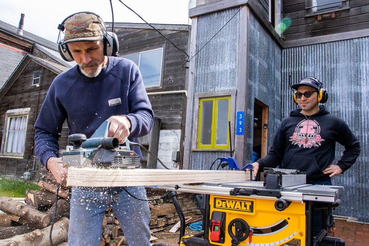 Embarcacion Unangax̂ nigilax̂ construido en colaboración con la comunidad